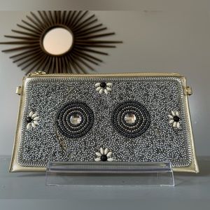 Silver Circles Beaded Design Wristlet